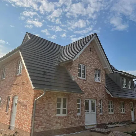 Semi-detached House Ideal For Families בית נופש Karolinenkoog