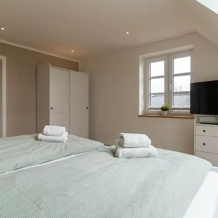 Semi-detached House Ideal For Families בית נופש Karolinenkoog
