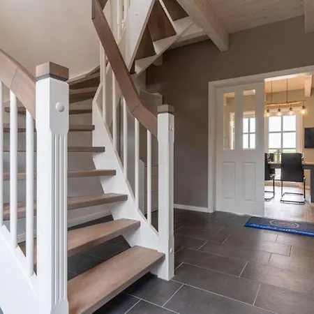 Semi-detached House Ideal For Families בית נופש *